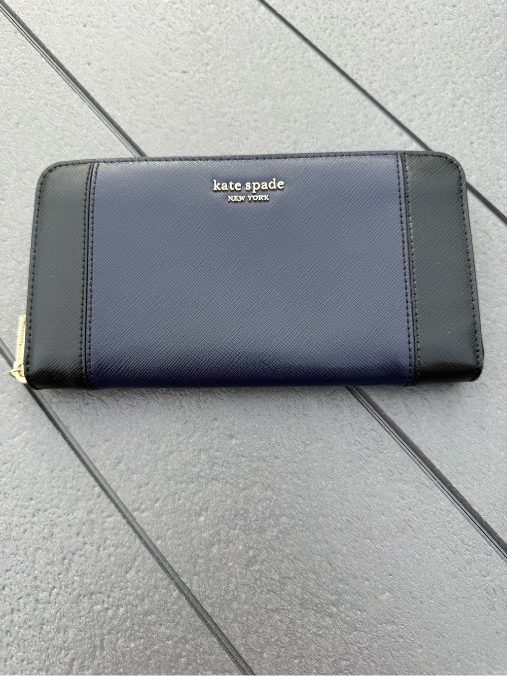 Kate Spade Spencer Continental Black and Navy Textured full Zip Wallet like new